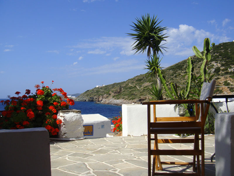 Rooms and studios Aperanto in Faros in Sifnos island